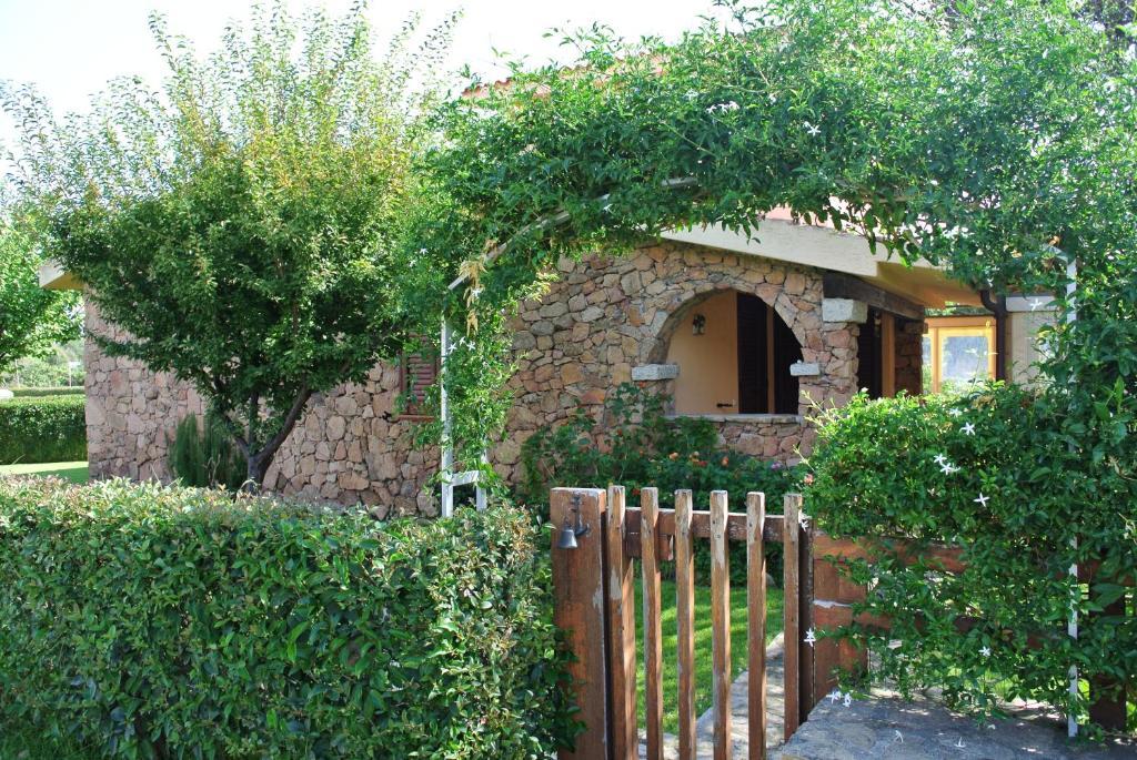 Case Vacanza Fenicotteri San Teodoro  Exterior photo